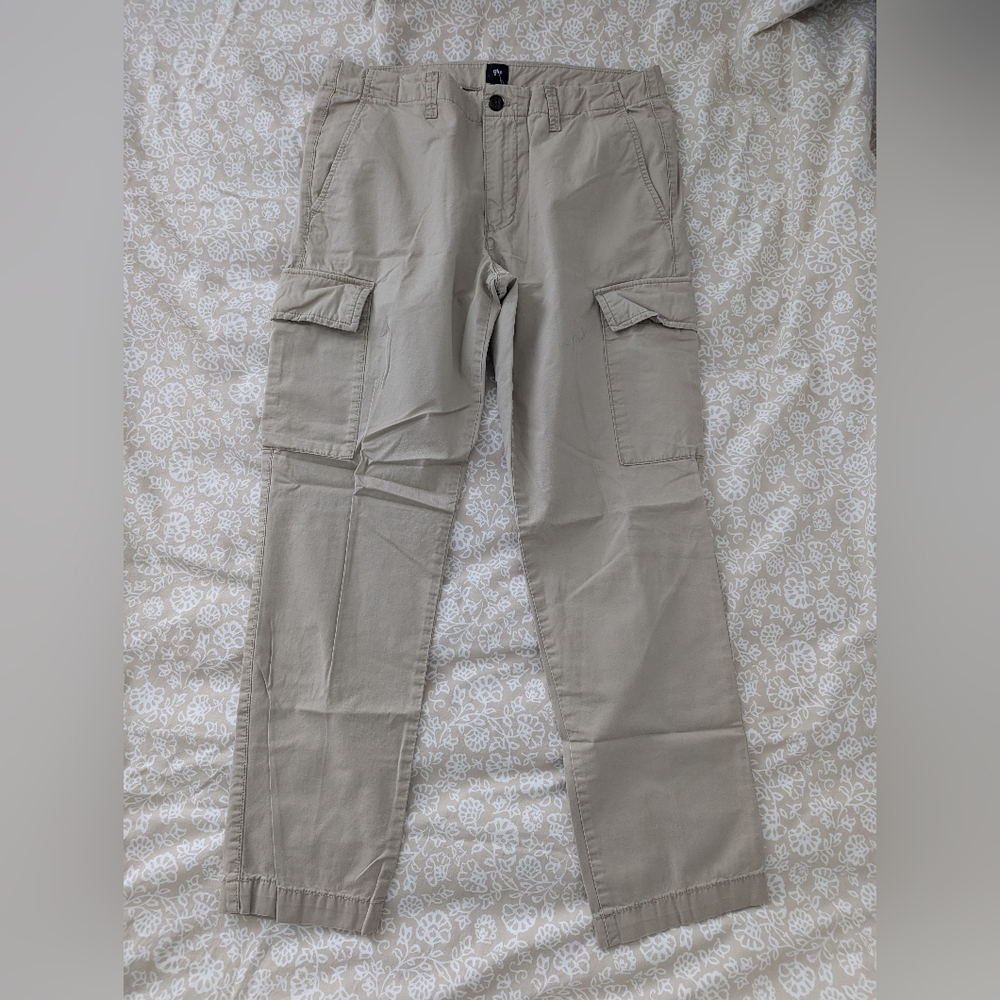 Gap cargos 32 short